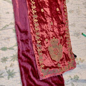 The Met "Royal Crest" Velvet Scarf Metropolitan Museum of Art